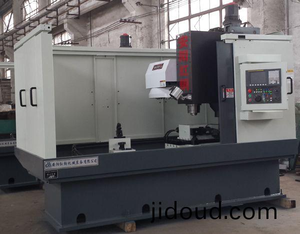 前(qian)軸(zhou)鎖銷孔(kong)專(zhuan)用(yong)加(jia)工(gong)