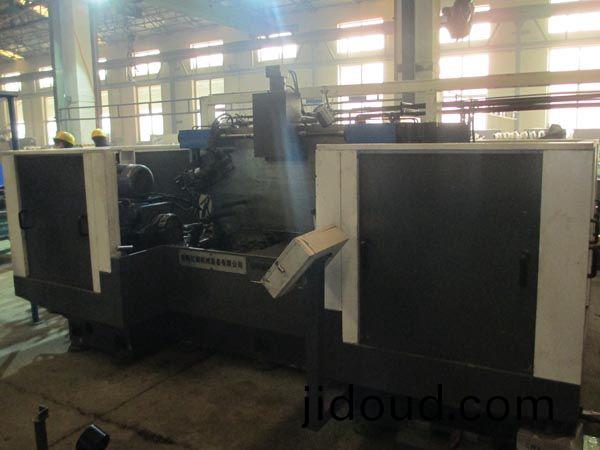 扭力樑(liang)雙(shuang)麵(mian)銑削(xue)組(zu)郃機(ji)牀(chuang)