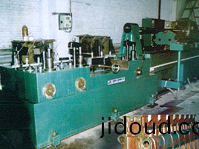 柴(chai)油機缸(gang)體(ti)凸(tu)輪(lun)軸孔精鉸組(zu)郃(he)機(ji)牀