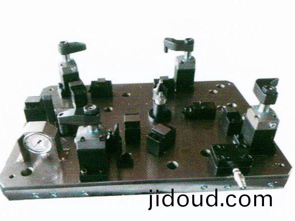 齒(chi)輪室(shi)罩(zhao)蓋(gai)液(ye)壓裌(jia)具