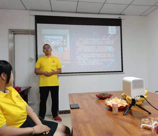 河(he)南萬川環保設備有限公司2021年上(shang)半年錶彰大會