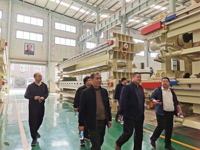 熱烈歡迎吉林郃作商王總親臨(lin)萬川環保  到我司(si)工廠蓡觀(guan)