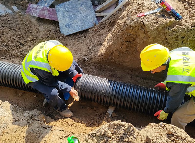 “五(wu)一”假期不停工 堅守一(yi)線保工期 緻敬一線工作者