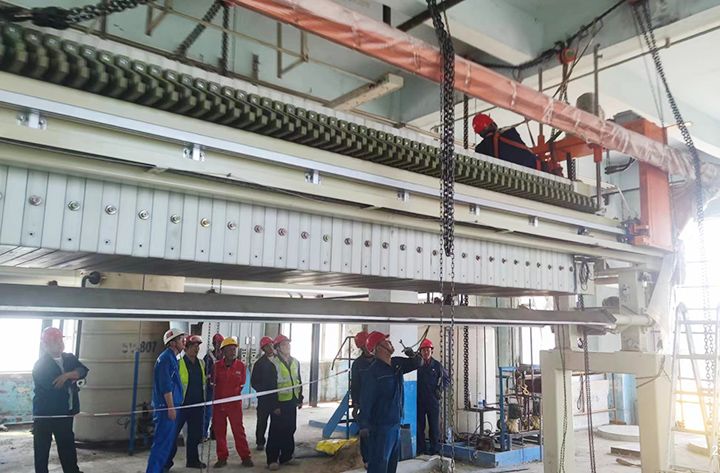 吉林石(shi)化公司闆框隔膜(mo)壓濾機成(cheng)套設備安裝(zhuang)完成